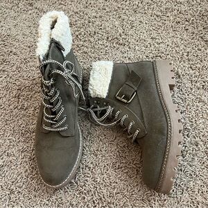Universal Thread Olive Green Sherpa Lace Up Boots Size 11